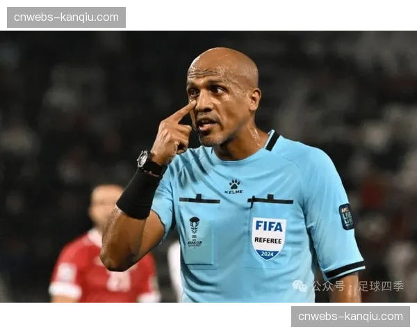 特写:朗斯老将索托卡在训练后加练点球,应对关键战役 特写:朗斯老将索托卡在训练后加练点球,应对关键战役